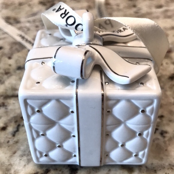 Limited Edition 2016 Pandora Present Gift Collectable Ornament - Picture 6 of 7